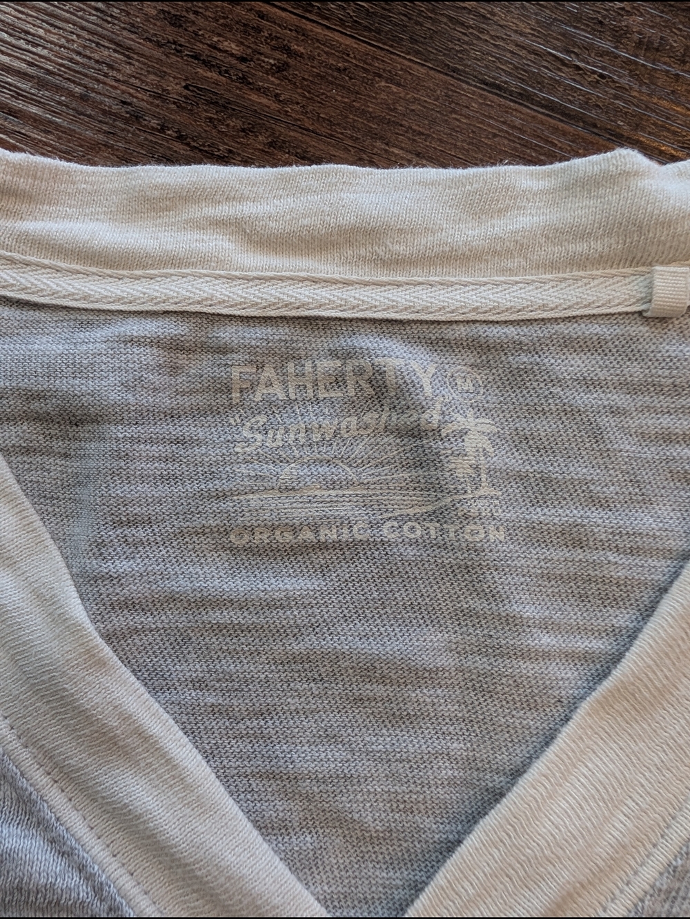 Faherty Sunwashed Crew V Neck Long Sleeve Gray Varsity Organic Cotton Shirt Sz S - Picture 5 of 16